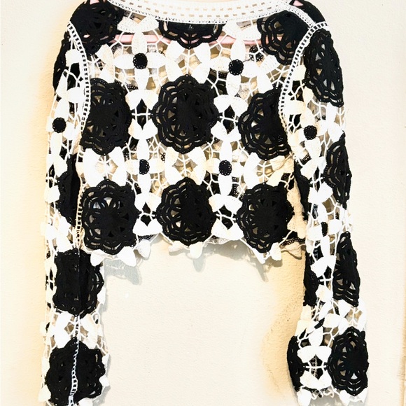 EB Luxe Los Angeles New Crocheted Cropped Sweater Bell Sleeves Medium - Picture 8 of 8